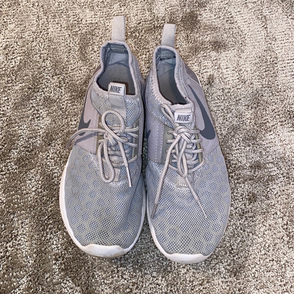 Gray Nike tennis shoes